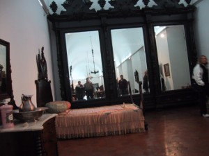 蒙得维的亚，深色厚重的具有历史意义的家具