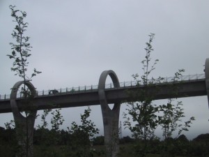 导致Falkirk车轮顶部的渡槽。