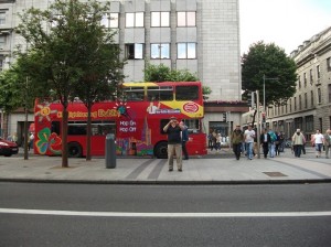 爱尔兰都柏林的Red Hop-On Hop-Off Bus