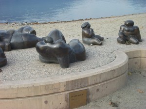 雕塑PN海滩，基洛纳，不列颠哥伦比亚省