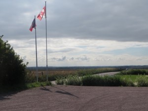 加拿大战争公墓的国旗
